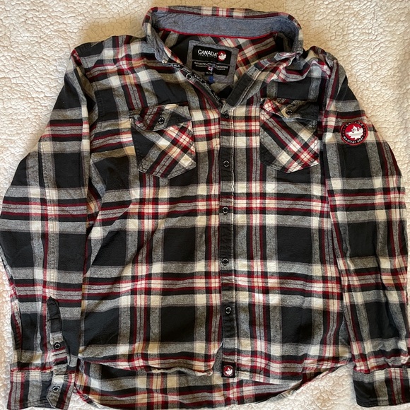 Canada Weather Gear Other - CANADA WEATHER GEAR Black & Red Plaid Flannel Shirt